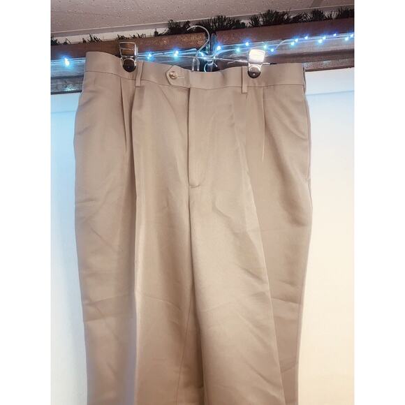 Roundtree Yorke Dress Pants Mens 36 x 30 Pleated Slacks Easy Care Trousers Khaki - Picture 3 of 10